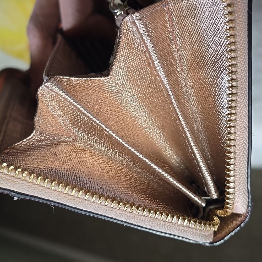 ✨Kate Spade Metallic Gold Zip Around Wallet ✨ - Picture 10 of 11